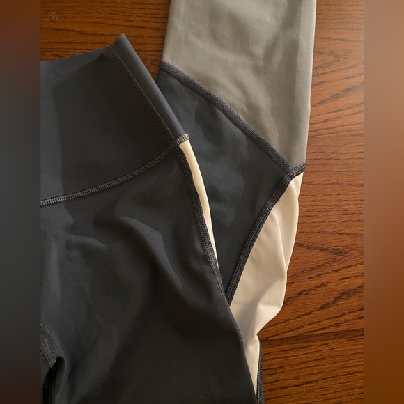 GAP - Sculpt Gray Cropped Active Pants - Size XS - Picture 11 of 15